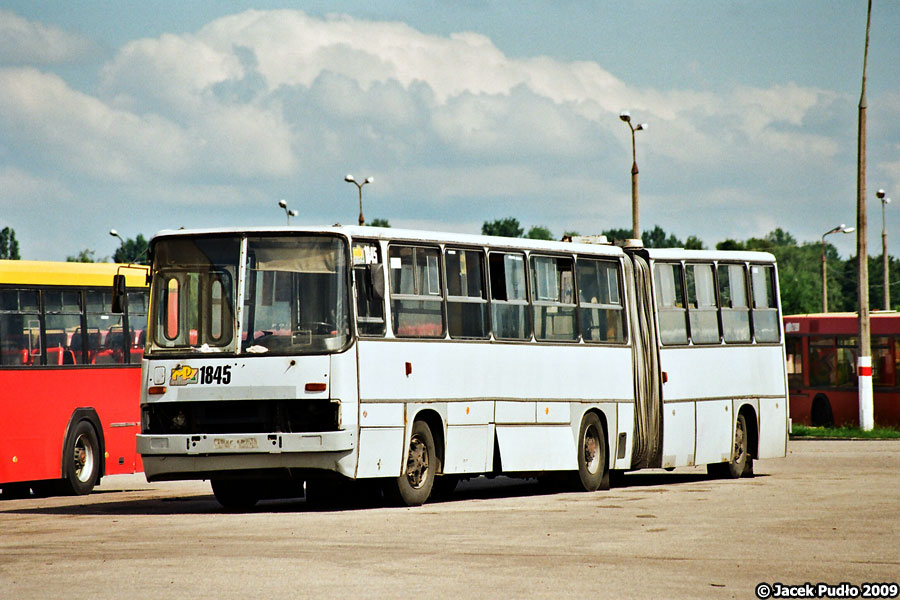 1845
2009 rok, kasacja. Wtedy zapowiadano, że po dostawach mercedesów ma zostać tylko 5 ikarusów. 
