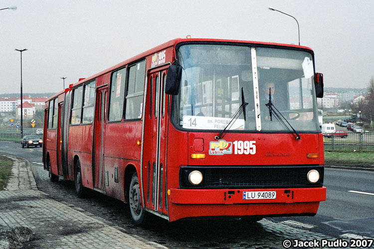 1995
2007 rok. Odmalowany na czerwono Ikarus na linii 14.
